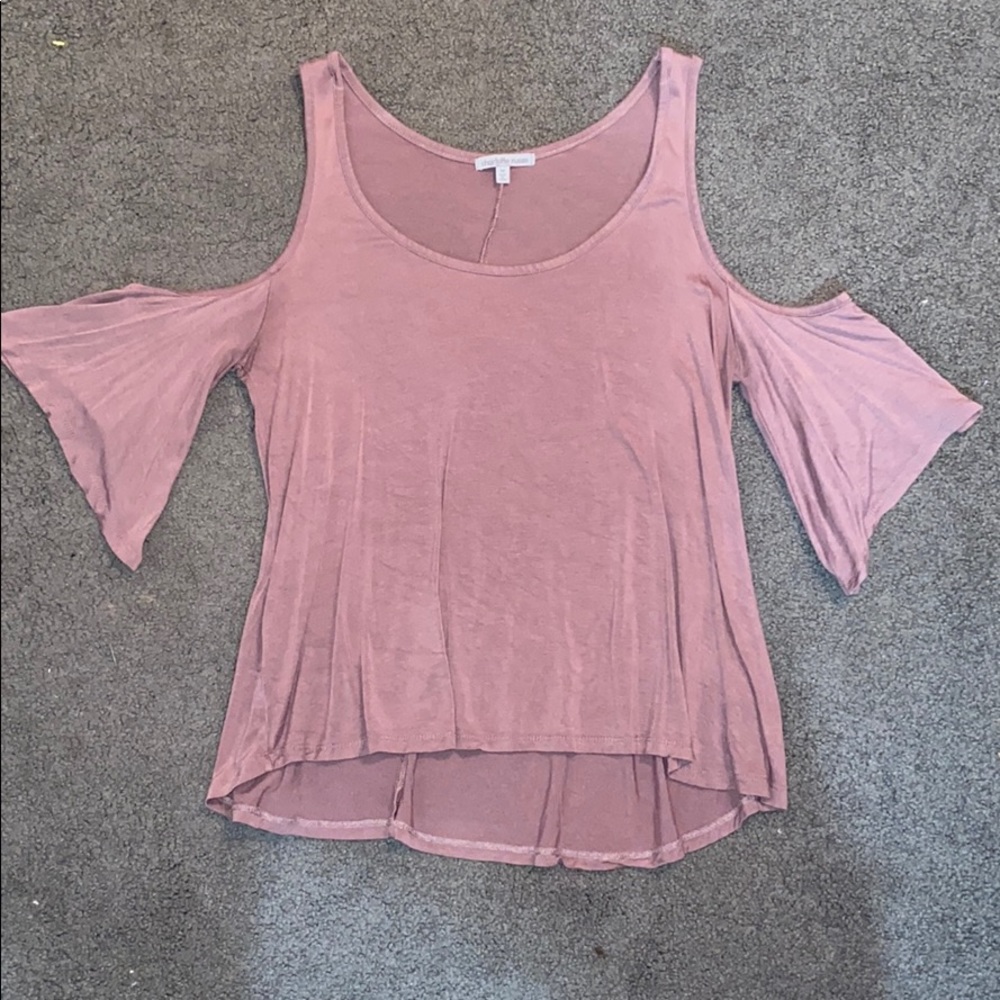 Loose Shoulder Cut Out Top
